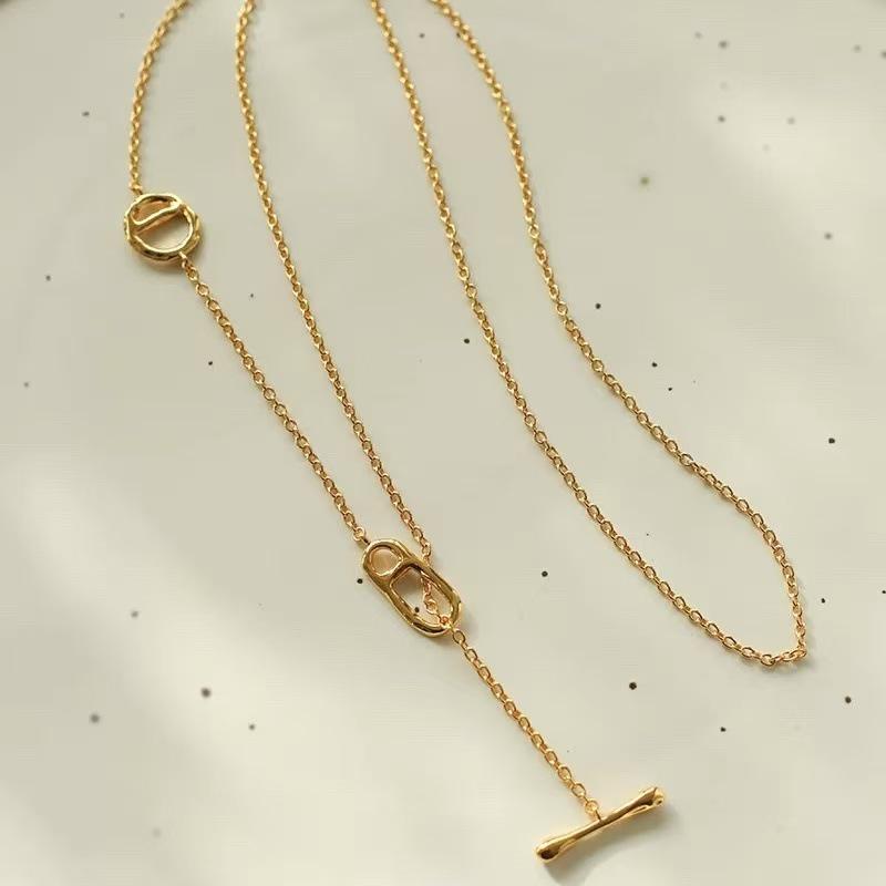 Korean Style Pig Nose Necklace: Simple, Fashionable, Exquisite Sweater Chain - Luxurious, Versatile, Stylish Design Pendant