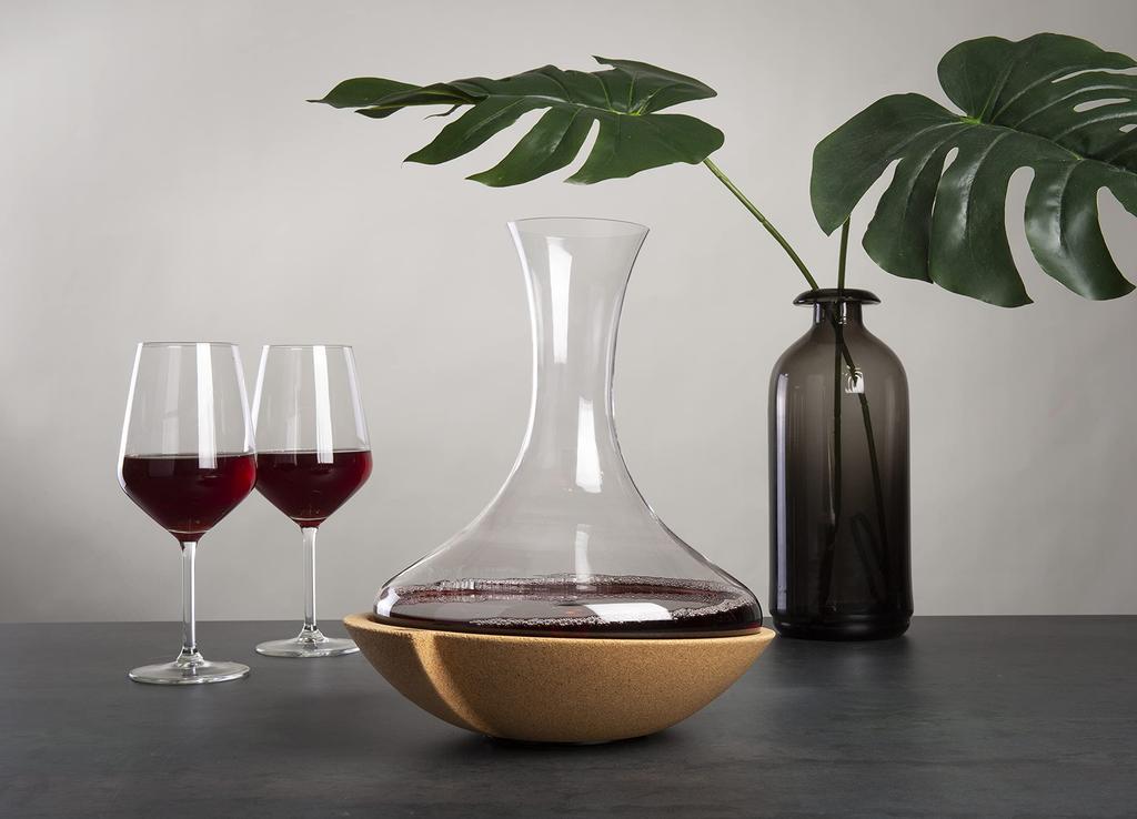 Officially imported vacu vin swirling carafe (crystal glass) with rotating cork base