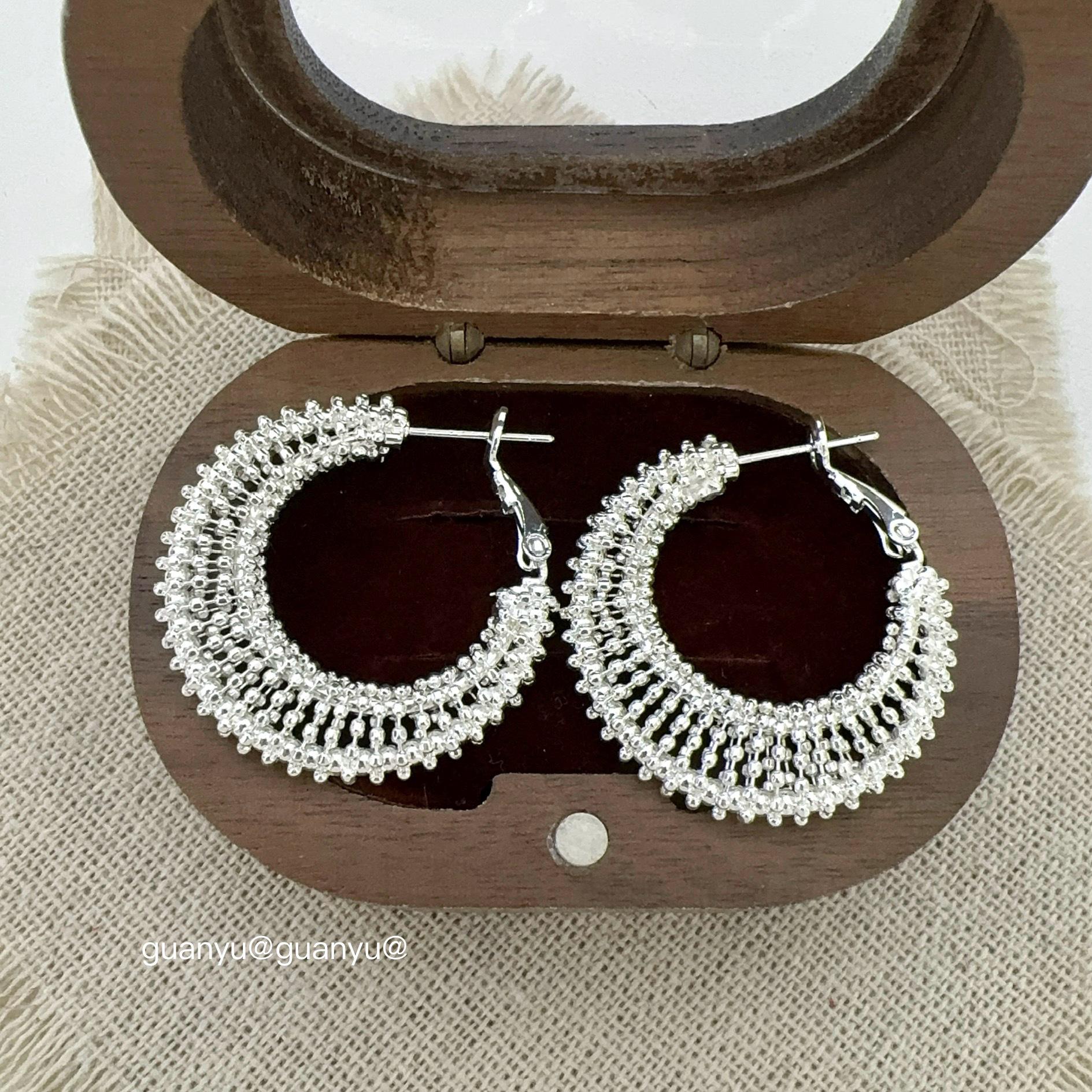 

Luxury Circular Cutout Ear Cuffs: Women s High-End Fashion, Versatile, Unique, Exaggerated Style