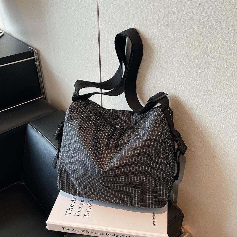 

Plaid bag women s large-capacity new autumn and winter casual shoulder messenger bag college student tote bag чёрный