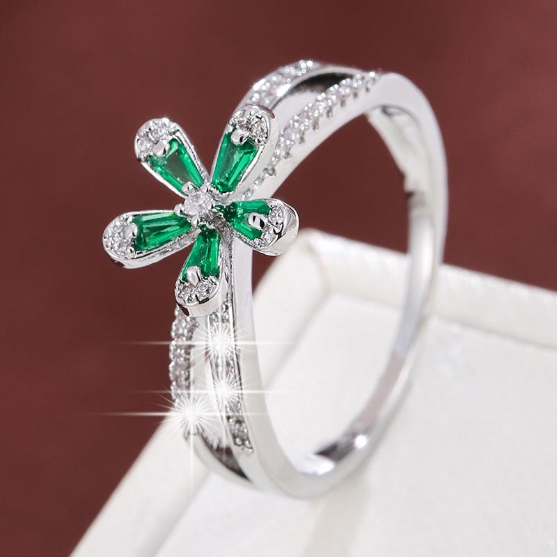 Pastoral Five-Leaf Zircon Copper Ring: Elegant Women's Jewelry with Small Grass Design