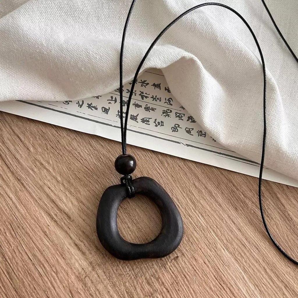 Retro Geometric Wood Pendant Necklace for Women – Unique High-End Sweater Chain Accessory