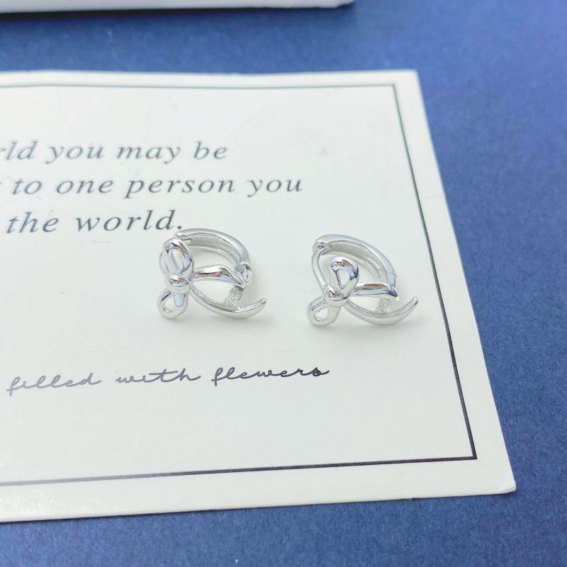 New S925 Sterling Silver Bowknot Ear Cuffs: Fashionable, Elegant Autumn/Winter Earrings with High-End Design. S925 Sterling Silver