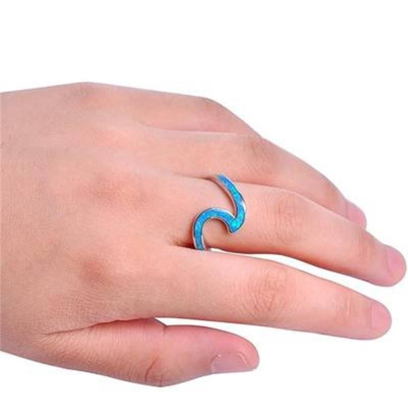 Premium Quality Wavy Ring With Trendy Geometric Design In White And Green Colors