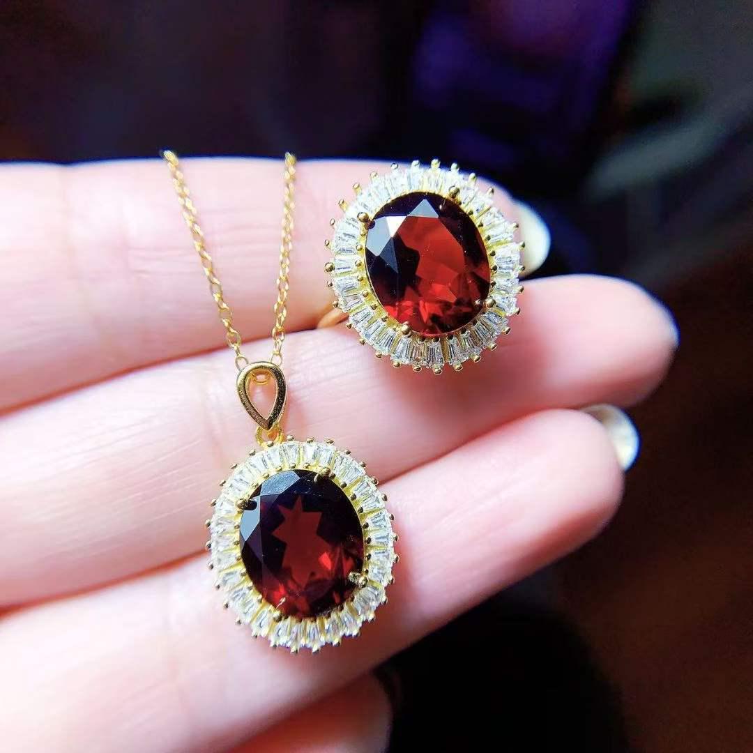 

Elegant Women s Halo Garnet & 925 Sterling Silver Jewelry Set Pendant
