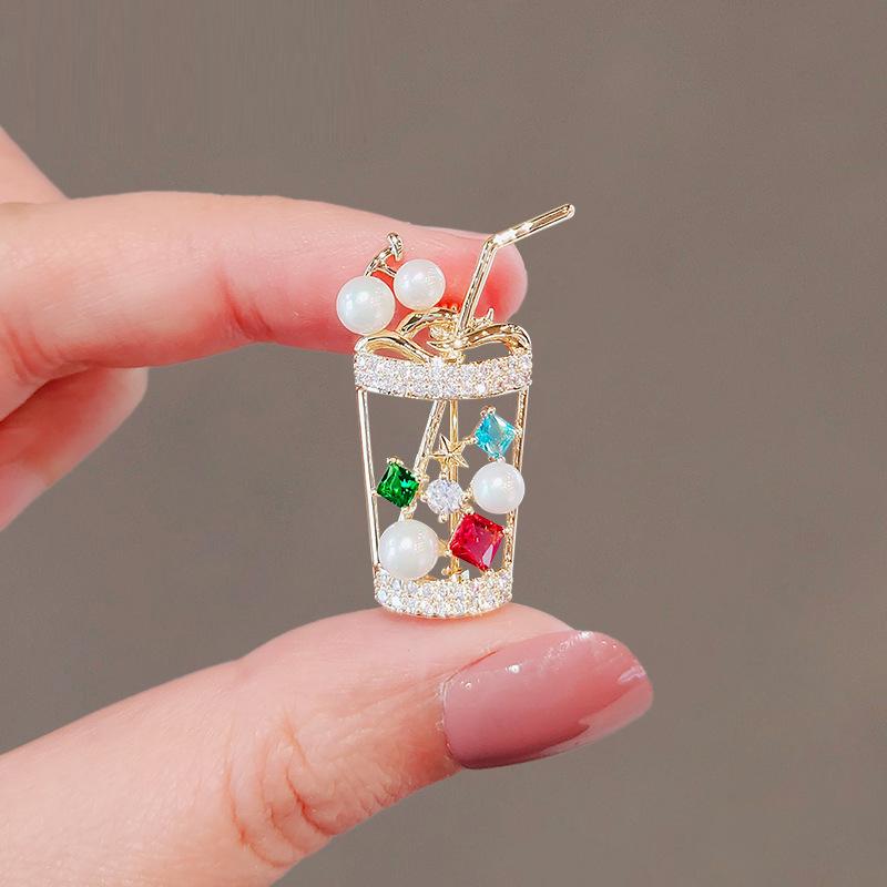 Anti-glare Brooch for Women Golden Creative Milk Tea Brooch High-end Women's Suit Pin Clothing Accessories and Ornaments