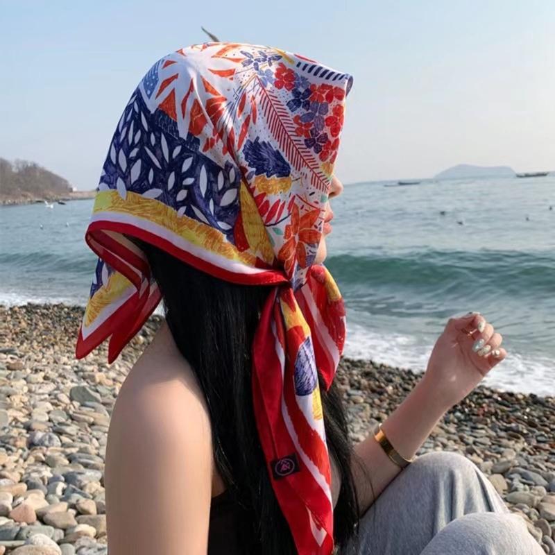 70cm Eleganter Kopftuch Quadratisches Bandana Schal Kopftuch für Damen mit Blumenmustern für verschiedene Anlässe Fotografie