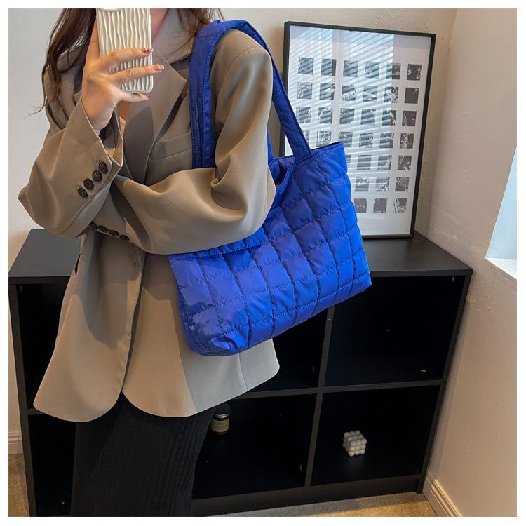 Damen Polyester Große Kapazität Schultertasche Koreanischer Stil Lässig Crossbody Tragetasche Mode Pendler Handtasche