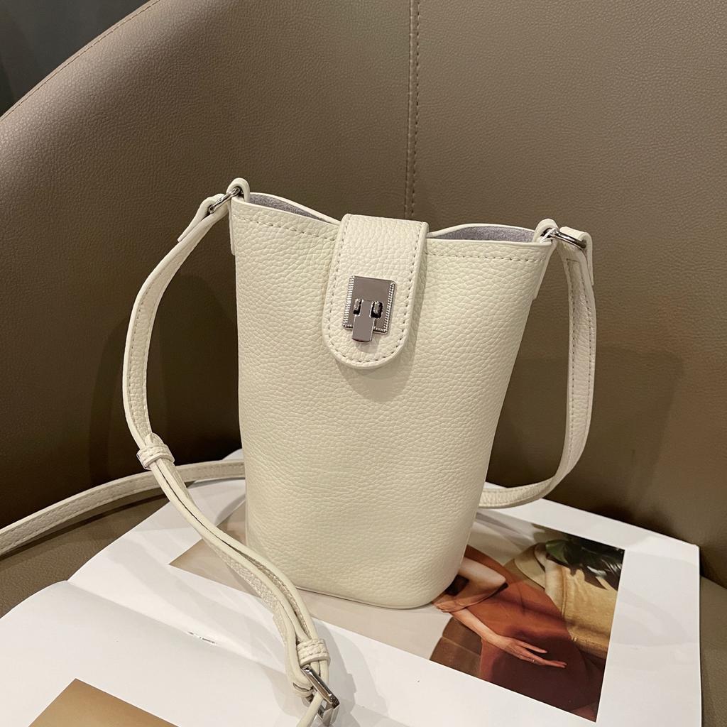 New cowhide versatile mobile phone bag 2025 early spring fashion trend simple mini mini shoulder messenger bag