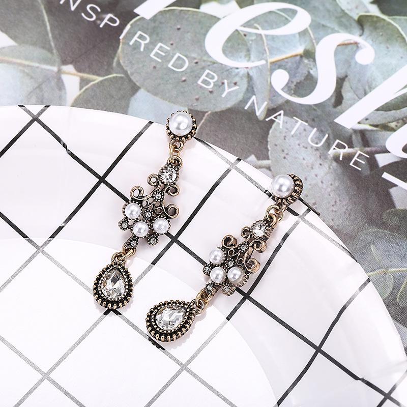 

Korean Retro Bronze Rhinestone S925 Silver Pendant Earrings with Girlish Pearl Studs