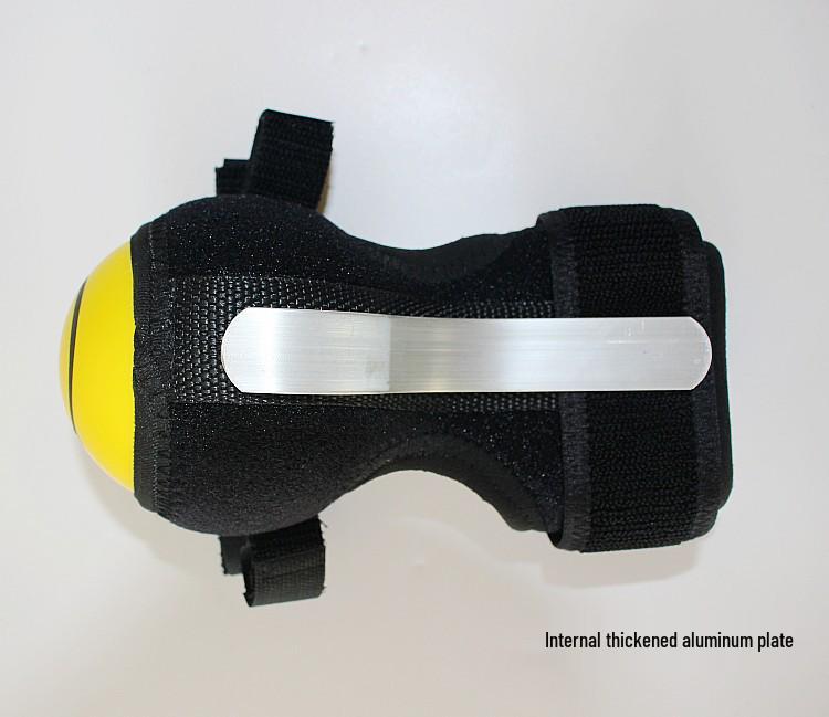 Masážní přístroj pro rehabilitaci rukou a prstů s úchopovou koulí a separátorem prstů