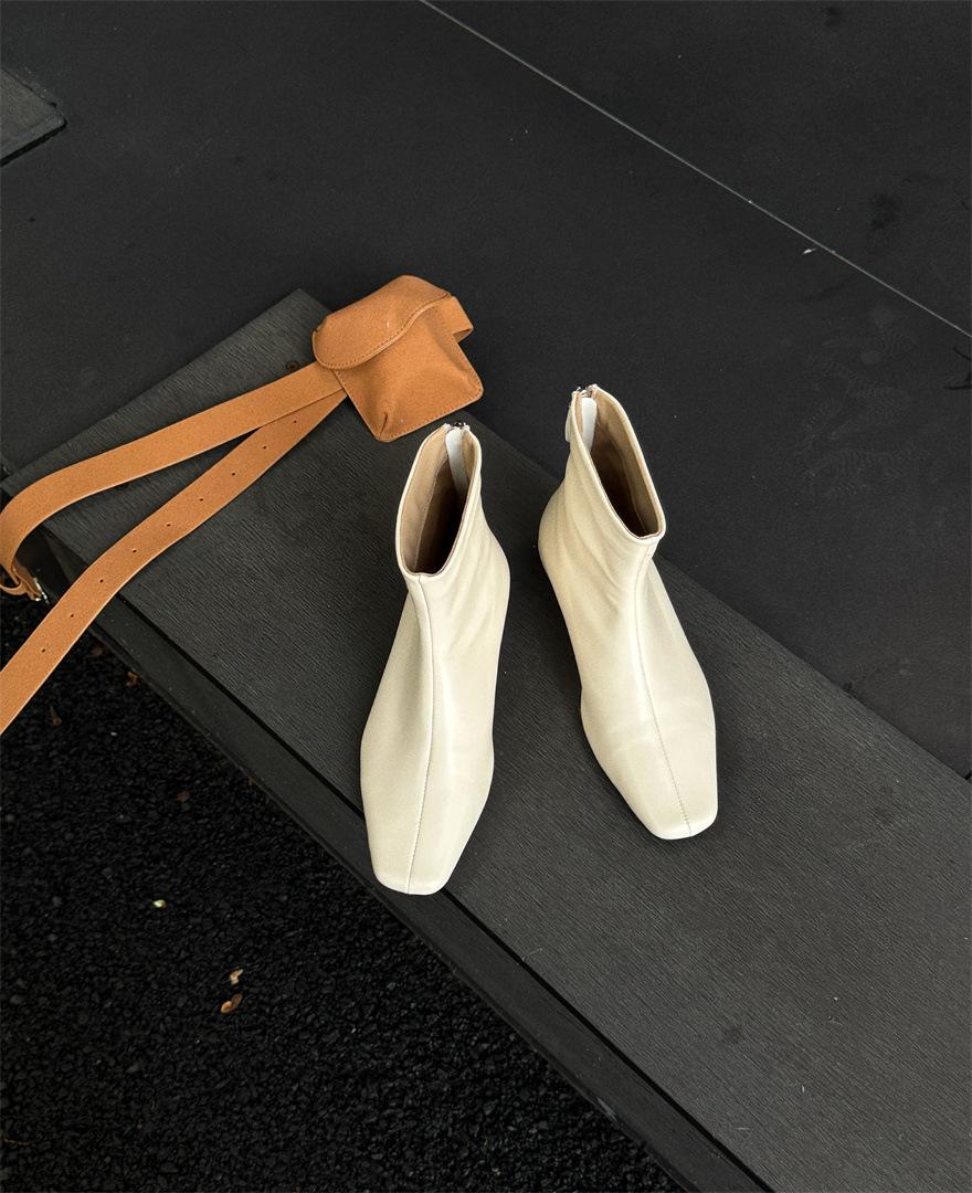 

Французский британский стиль короткие ботинки женские с высоким чувством 2025 новые маленький квадратный носок танкетка внутренняя высота увеличение кожа и щиколотка тонкие ботинки 39 белый