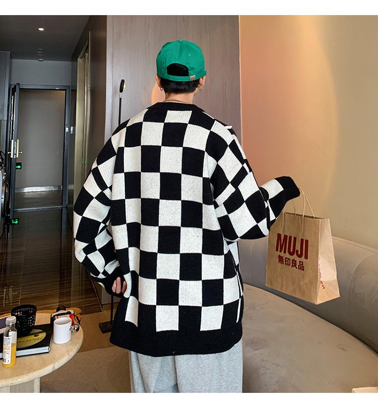 Men’s Loose Checkerboard Round Neck Knitted Sweater: Versatile, Long-Sleeved, Casual Pullover for a Fashion-Forward Look