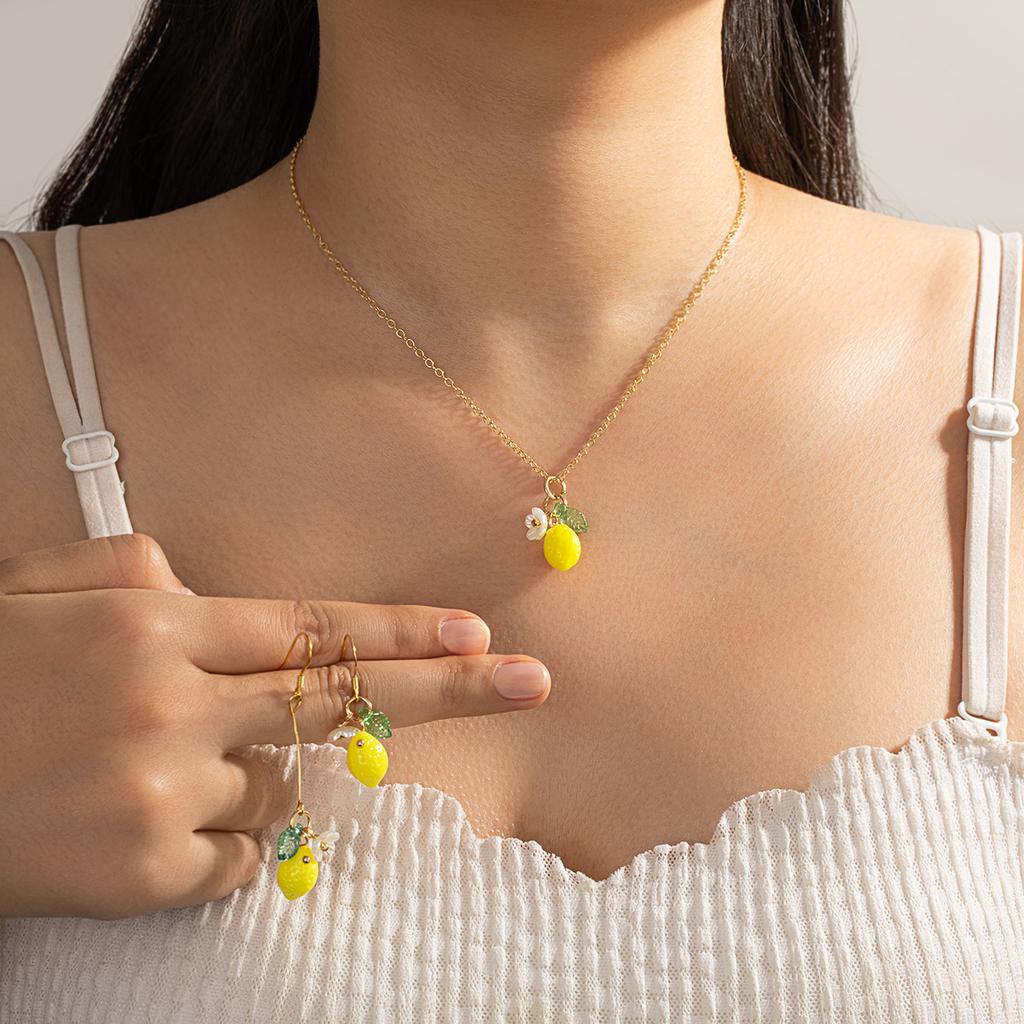 Conjunto de Collar y Pendientes de Limón Fresco, Cadena para Clavícula de Fruta de Verano con Goteo de Aceite, Estilo Dulce y Juvenil Dos Piezas Accesorios para Orejas