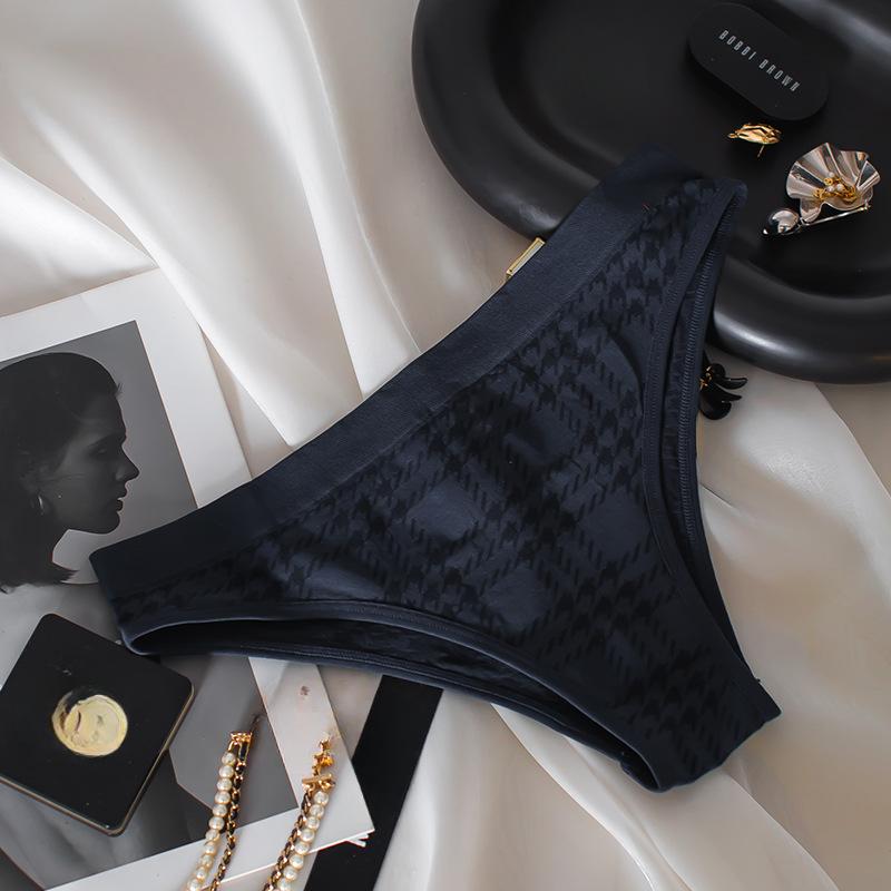 Large Seamless Underwear for Women Breathable Skin Friendly Comfortable Low Waist Briefs Sports Fitness No Trace High Slit Triangle Panties