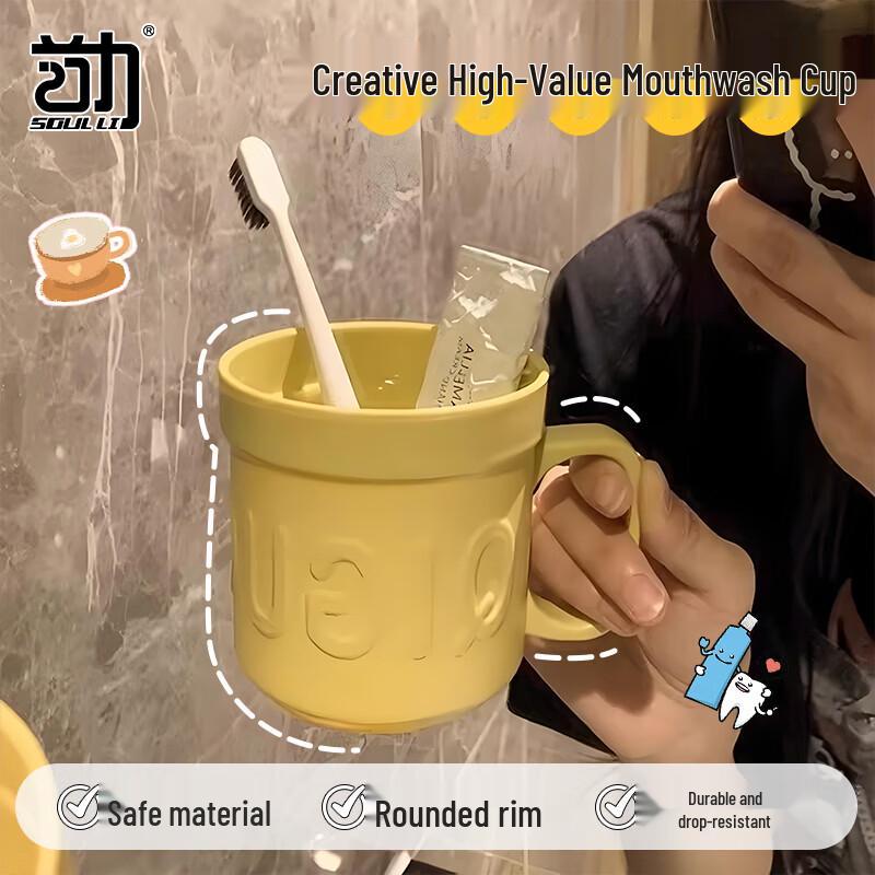 Стильная пластиковая зубная щетка и стаканчик для полоскания