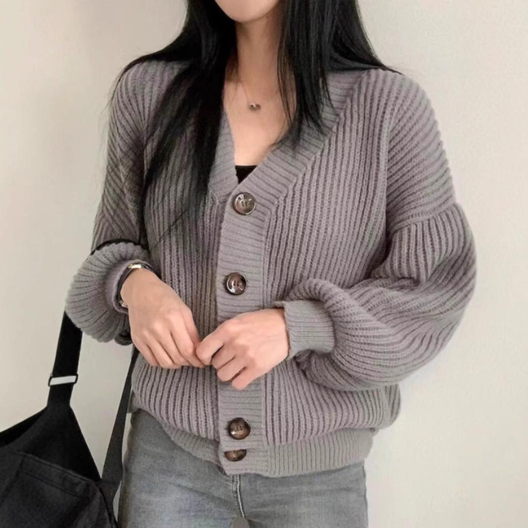

Autumn and winter new versatile sweater jacket women s style casual loose lazy lantern sleeve V-neck knitted cardigan 411-243 (average size) сірий колір