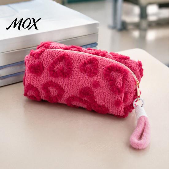 Classroom Pencil Pouch Plush Love Heart Case, Large Capacity Stationery Organizer Soft Cosmetic Bag Pouch, Multi-function Zipper for School Office Use
