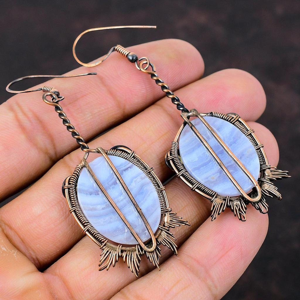 Boucles d'oreilles en agate de dentelle bleue Boucles d'oreilles enveloppées de fil de cuivre Boucles d'oreilles en pierres précieuses faites à la main Bijoux en cuivre Boucle d'oreille pendante Bijoux en fil de fer Cadeau de fiançailles