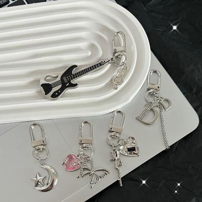 Portachiavi a forma di farfalla con chitarra in metallo color argento Y2K, dolce e fresco, con croce e fiore, ciondolo per borsa, zaino, decorazione da appendere