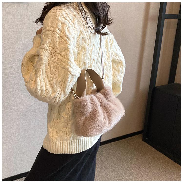 Furry bag women's large-capacity new fashion shoulder bag, furry high-end autumn pleated cloud bag