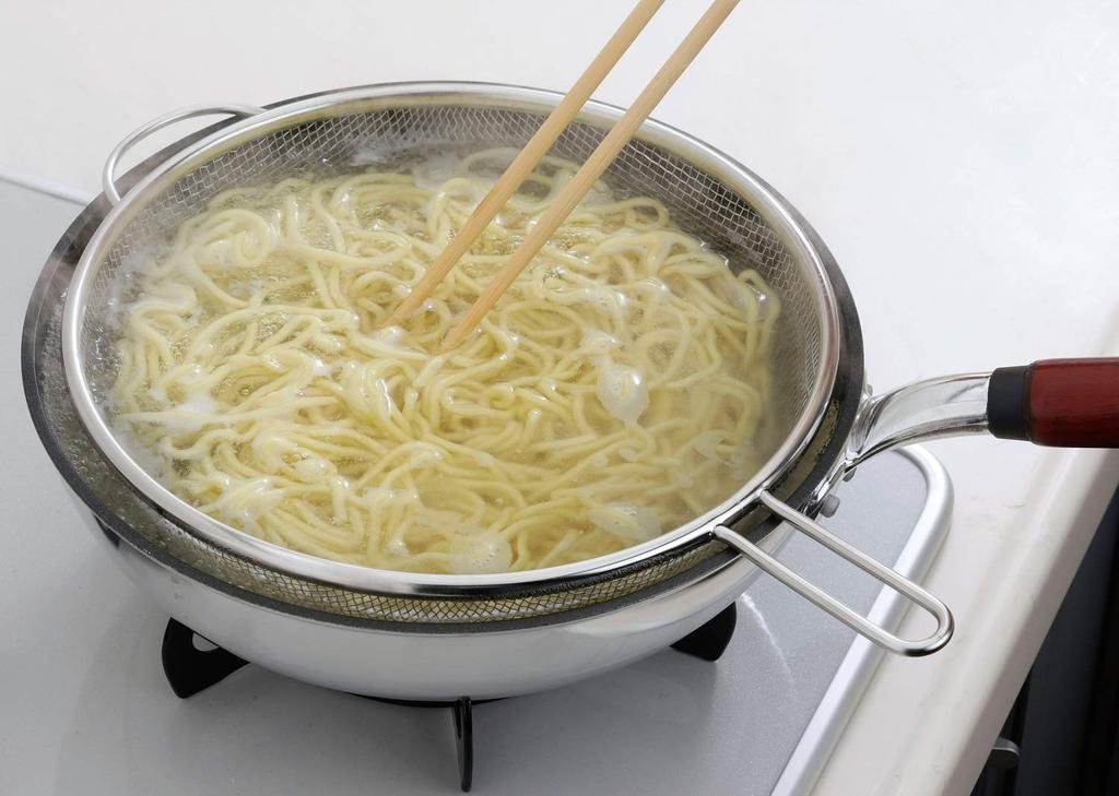 Shimomura Kihan Steaming and boiling cooking set that can be used conveniently with a frying pan in Boiling strainer and steamer Convenient set Easy