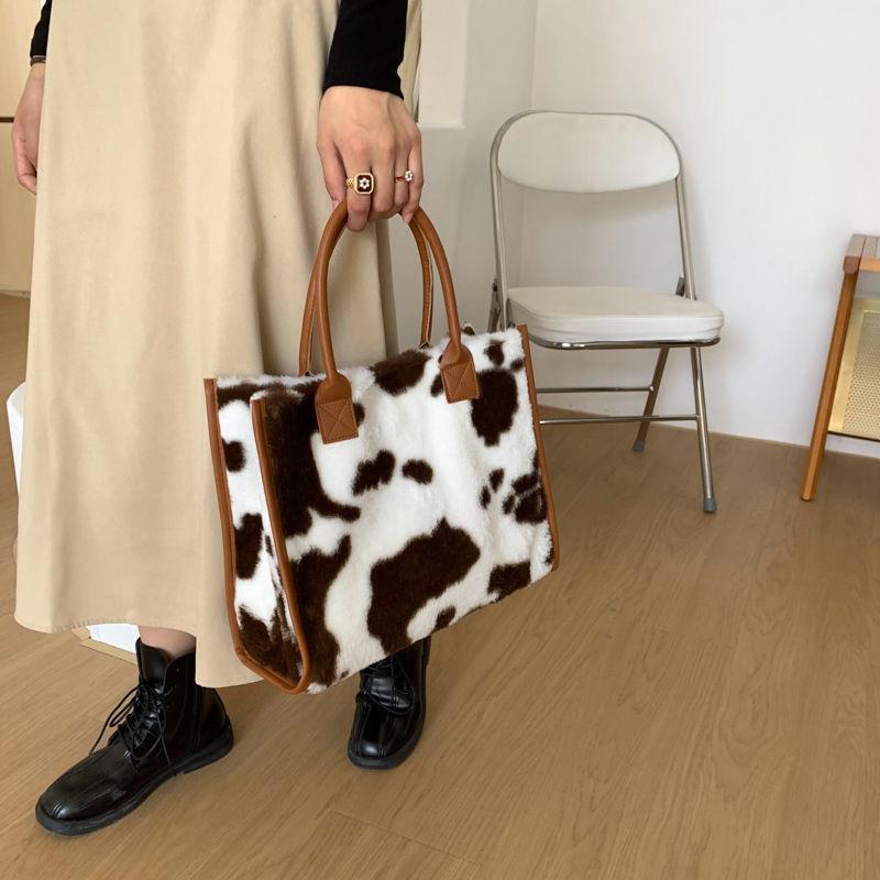 Mao Mao Tasche Damen große Kapazität neue trendige Herbst und Winter vielseitig Mode Plüsch Umhängetasche College Student Tote Bag