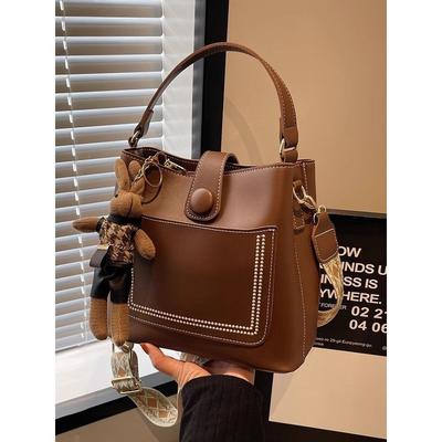 Bolsa pequena de ombro único feminina nova de primavera alta qualidade textura design de moda bolsa mensageiro retrô bolsa balde portátil