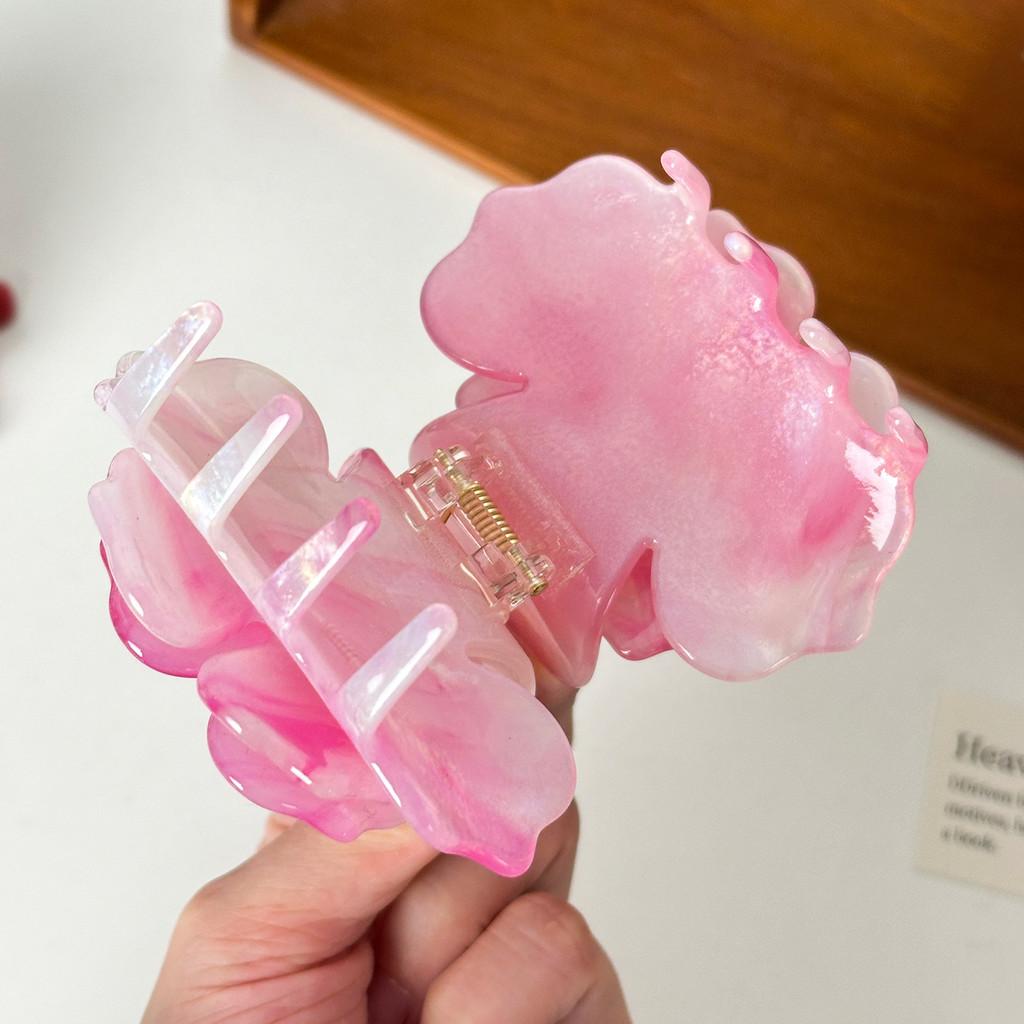 Chic Hair Womens Claw Clip With Beautiful Rose Accents In Elegant Spring Colors For 2025