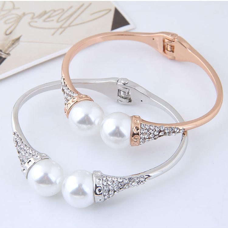 Stylish, Simple and Elegant Pearl Personality Women's Open Bracelet, Metal Sparkling Rhinestone Jewelry