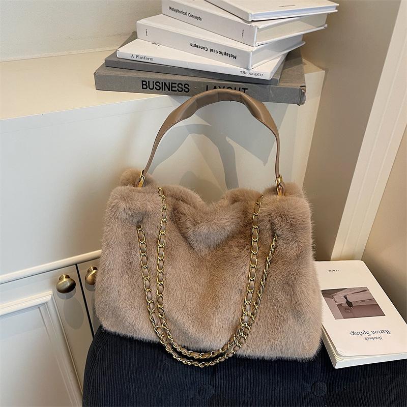 Autumn and winter fashionable versatile women's bags, hand-held fluffy bags, large-capacity shoulder bags, fluffy bags for women