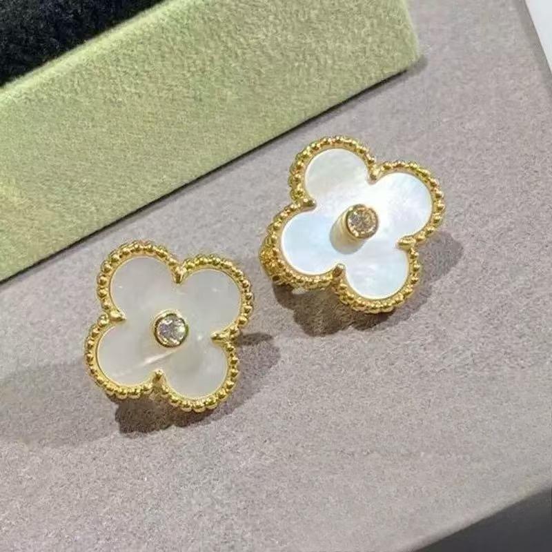High-quality Lucky Four-leaf Clover Earrings Agate White Mother-of-pearl Earring Buckle Temperament All-match Earrings