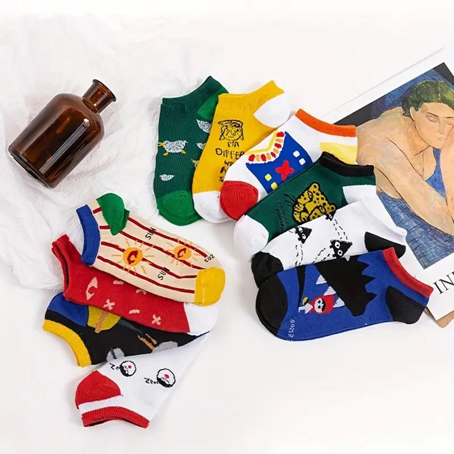 10 pairs of fashionable, novel and interesting pattern men's and women's gift socks suitable for outdoor wear and all seasons