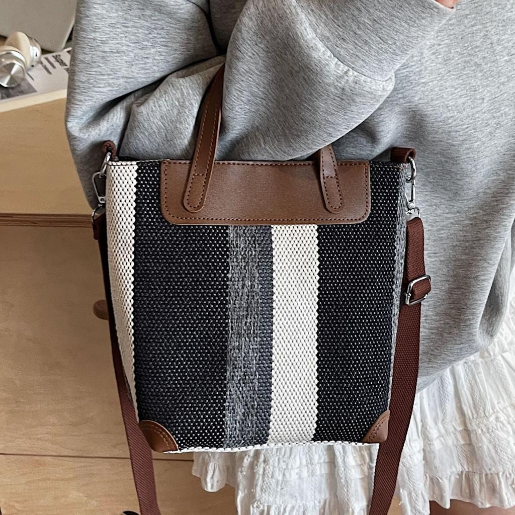 New Korean version retro handbag large simple striped canvas casual fashion large capacity shoulder commuter messenger bag