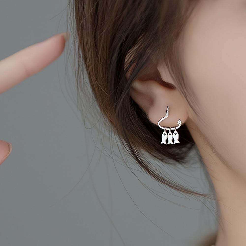 1 Pair of Unique Fish Hooks, 3 Small Fish Short Tassel Earrings, Simple and Cute Earrings for Girls