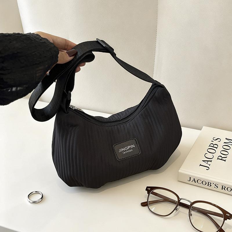 Large-capacity Spring and Summer Simple Shoulder Bag with Side Pocket for Carrying On The Shoulder or Across The Body Casually