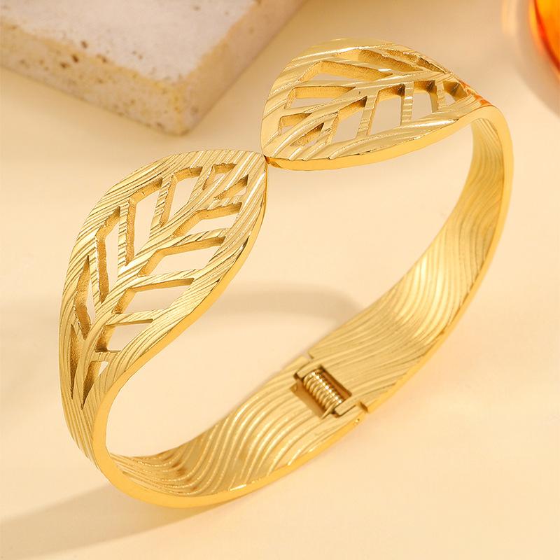Hollow Leaf Elastic Opening Women's High-end Jewelry Bracelet