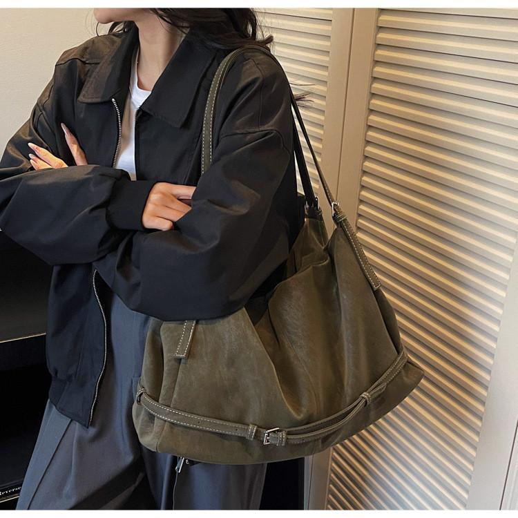 IELGY Retro Large-Capacity Fashion One-Shoulder Messenger Bag All-Match Commuter Underar