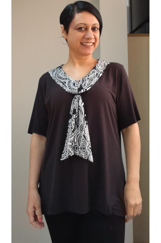 Women's Style Big Size T-Shirt Combed Cotton Viscose T-Shirt With Black Scarf Collar Look And Black And White Collar Detail