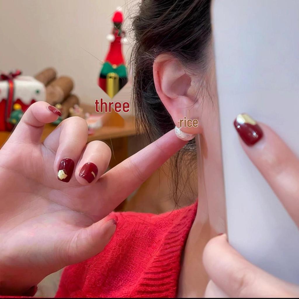 Autumn-Winter Gold Snowflake Pearl Stud Earrings for Women - Exquisite High-End Design, Small and Atmospheric Ear Accessories