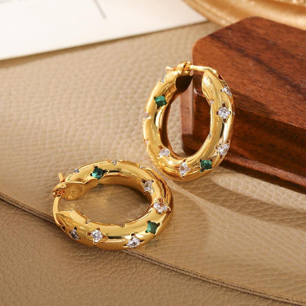 Elegant Round Cubic Zirconia Earrings: Luxurious European-American Style Studs