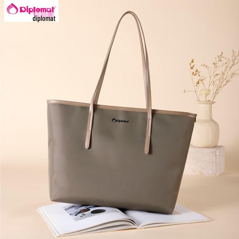 Diplomat Women s DS-14203L Large Commuter Tote Bag