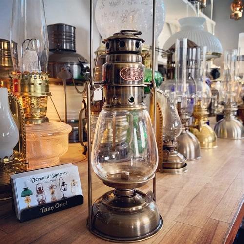 Lanterne Vermont Lanterne Vermont Lanternă cu Ulei Vermont Mini Uragan pentru Terasă 9   22.86cm Bronz Antichizat