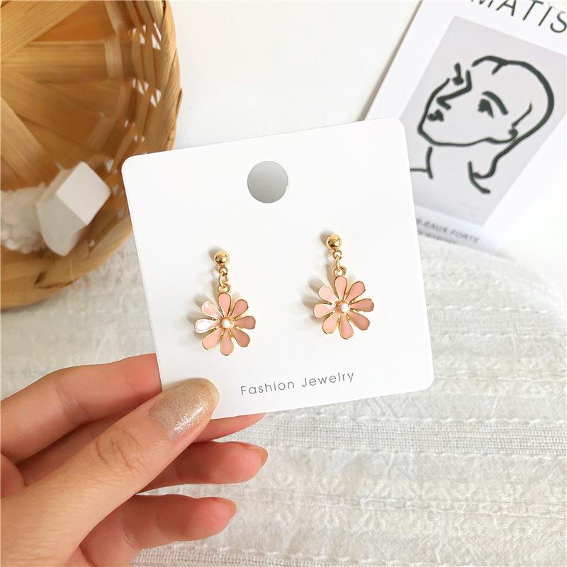 

S925 Silver Needle Japan and Korea Sweet Little Fresh Daisy Stud Earrings Fresh Flower Earrings Earclip Teen Cute Earrings Female white k silver