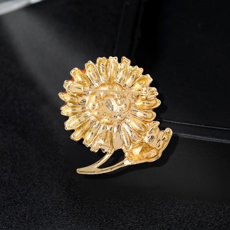 Yellow classic sunflower brooch, sunflower chest flower, floral brooch, women's versatile suit clothing brooch
