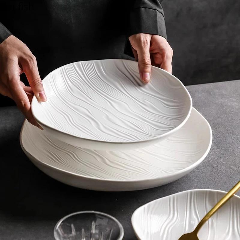 Reinweiße gewellte Keramik Salatschale Restaurant Unregelmäßiger tiefer Teller Dicke Suppenschale Servierteller Kreatives Geschirr