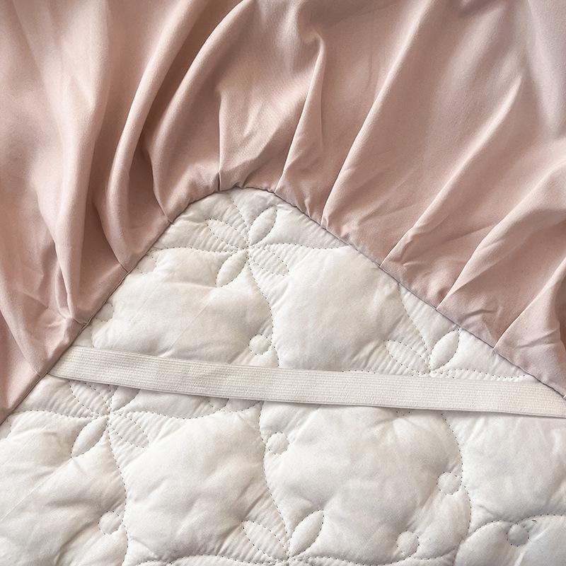 Set Grembiule da Letto Trapuntato Monocolore: Protezione per Materasso e Federe Antiscivolo e Antipolvere