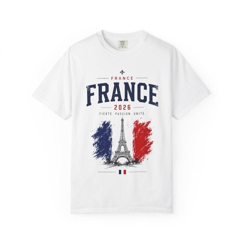 T-shirt da tifoso di calcio Francia Coppa del Mondo 2026 | Maglietta grafica Torre Eiffel