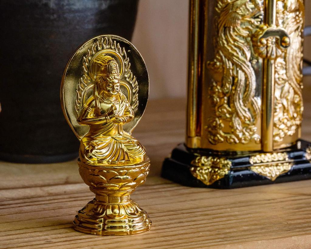 Kleine Dainichi Nyorai Buddha-Statue 24 Karat vom Bildhauer Keishu Originalmodell im Jahr des Schafes und Tierkreiswächter Takaoka Bronzware Nyorai