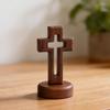 Krzyż Stojący Drewniany Katolicki Wielkanocny Wystrój Domu Rzeźba Religijna z Podstawą Kwiatową do Salonu Sypialni Łazienki Biura